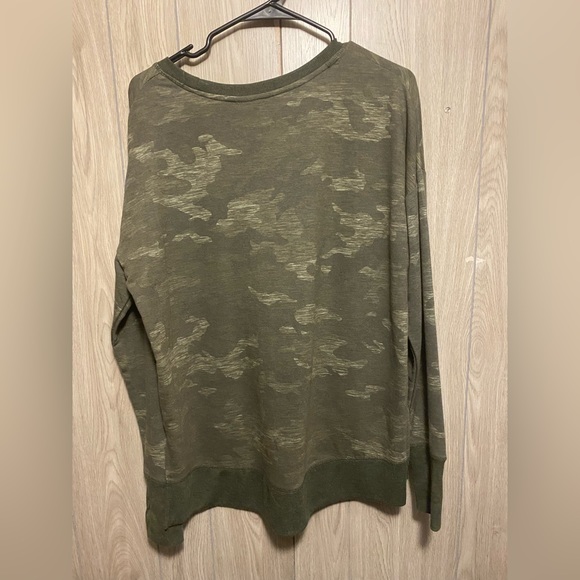 Medium Camo Avia Sweatshirt - Picture 4 of 4